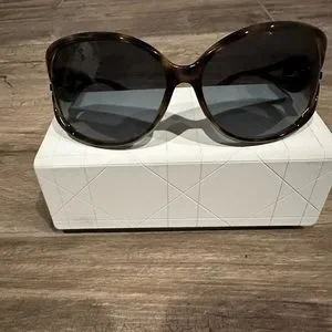 Dior | Accessories | Nwot Christian Dior Sunglasses | Poshmark display picture 3